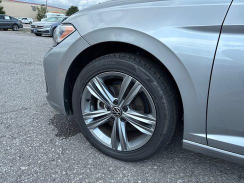 Used 2024 Volkswagen Jetta SE FWD image 10