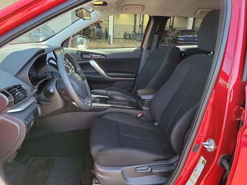 Used 2025 Mitsubishi Eclipse Cross ES image 9