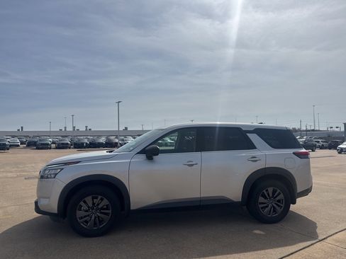 Used 2023 Nissan Pathfinder S image 8