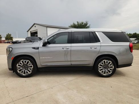 Used 2023 GMC Yukon Denali Ultimate AWD/4WD image 4