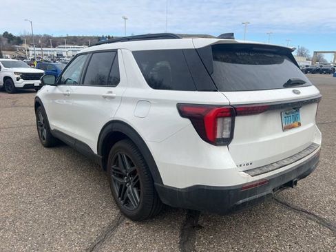 Used 2025 Ford Explorer ST-Line w/ Premium Package AWD/4WD image 6