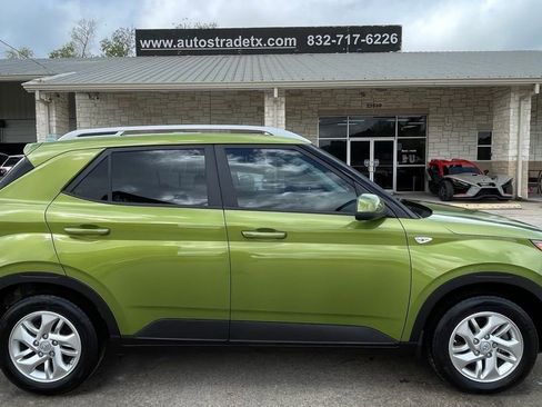 Used 2020 Hyundai Venue SEL FWD image 7