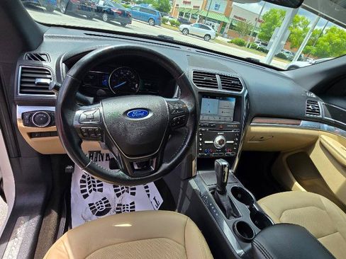 Used 2017 Ford Explorer Limited w/ Equipment Group 301A FWD image 11
