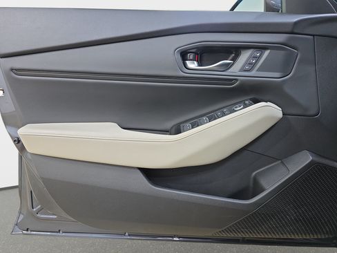 Certified 2025 Honda Accord Touring image 23