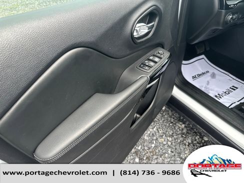 Used 2023 Jeep Cherokee Altitude Lux AWD/4WD image 13