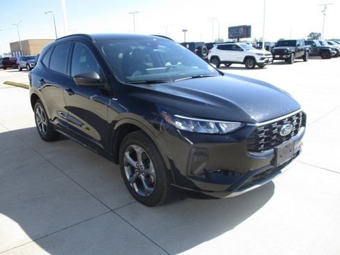 Used 2024 Ford Escape ST-Line w/ Tech Pack #1 AWD/4WD image 8