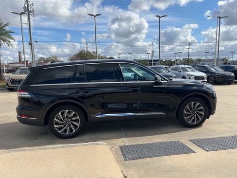 Used 2025 Lincoln Aviator Premiere w/ Equipment Group 101A image 4