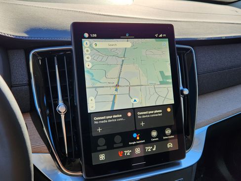 New 2026 Volvo XC90 B5 Plus w/ Protection Package image 10