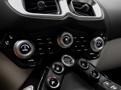 Used 2023 Aston Martin V8 Vantage Coupe RWD image 48
