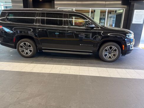 Used 2024 Jeep Wagoneer L Series II w/ Flexible Seating Group RWD image 11