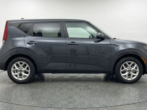 Used 2025 Kia Soul LX w/ LX Technology Package FWD image 11