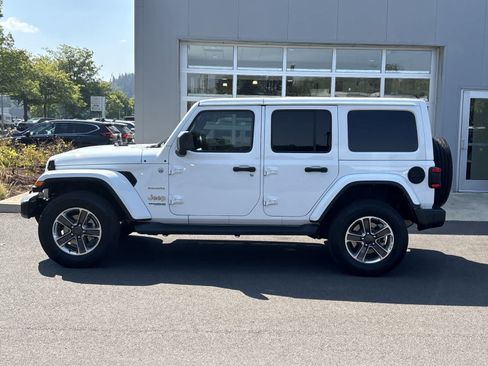 Used 2022 Jeep Wrangler Unlimited Sahara w/ Safety Group AWD/4WD image 2