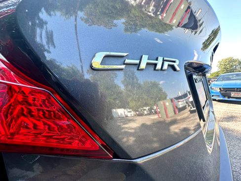 Used 2021 Toyota C-HR LE image 39