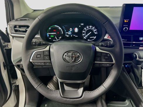 New 2026 Toyota Sienna XLE FWD image 9