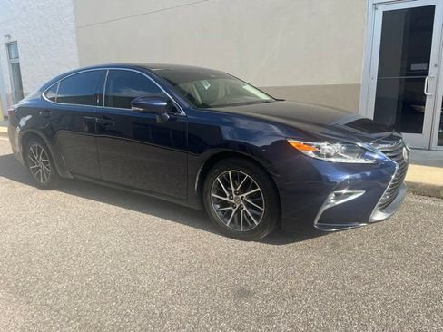 Used 2018 Lexus ES 350 w/ Luxury Package w/Wood Trim FWD image 3