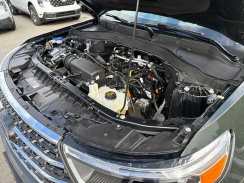 Used 2023 Ford Explorer XLT AWD/4WD image 55