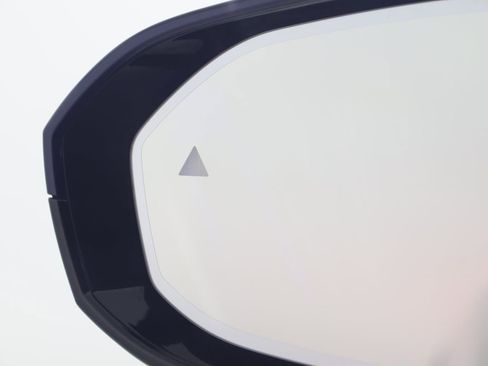 Used 2023 BMW 760i xDrive image 32