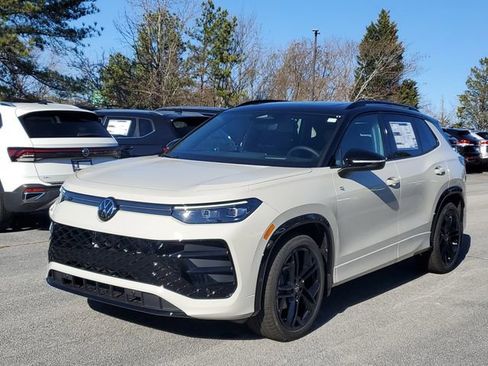 New 2026 Volkswagen Tiguan SE R-Line FWD image 32