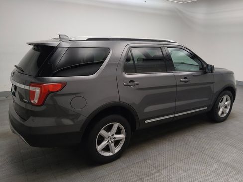 Used 2017 Ford Explorer XLT w/ Equipment Group 202A AWD/4WD image 10