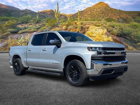 Used 2021 Chevrolet Silverado 1500 LT image 2