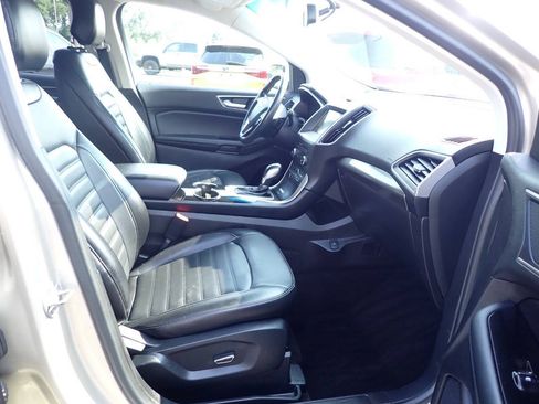 Used 2017 Ford Edge SEL w/ Equipment Group 201A AWD/4WD image 12