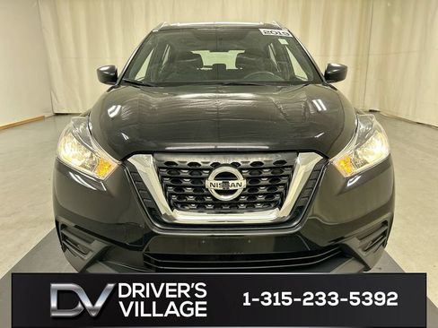Used 2019 Nissan Kicks S FWD image 3