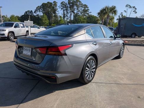 Used 2024 Nissan Altima 2.5 SV FWD image 3