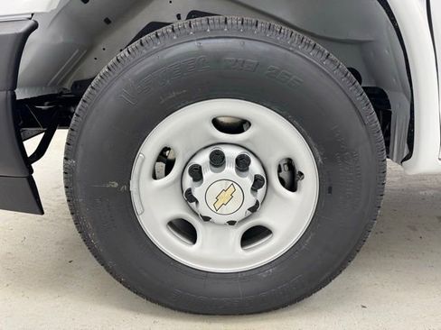 New 2026 Chevrolet Express 2500 Extended image 33