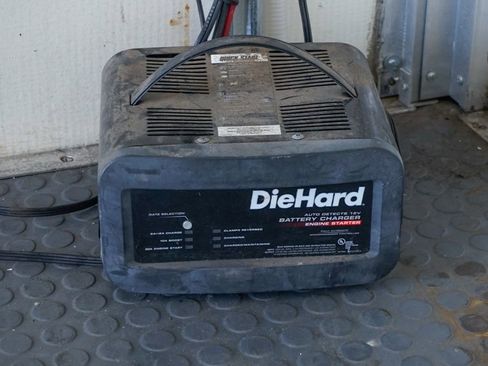 Used 2015 Ford F550 2WD Regular Cab Super Duty image 14