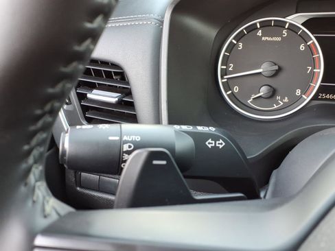 Used 2025 Nissan Rogue SV image 28