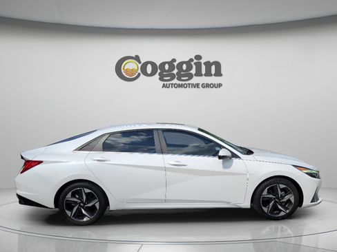 Used 2022 Hyundai Elantra Limited FWD image 4