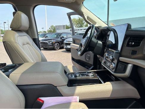 Used 2022 Ford Expedition Limited AWD/4WD image 32