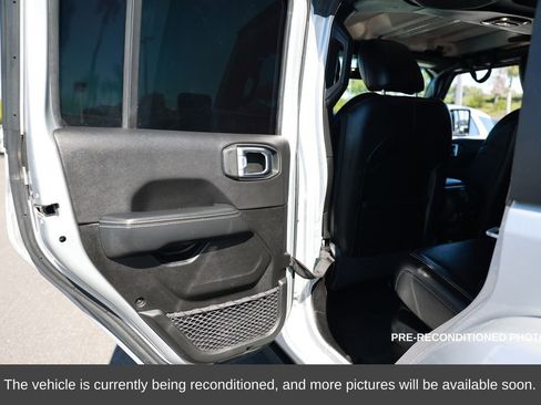 Used 2022 Jeep Wrangler Unlimited Sahara image 39