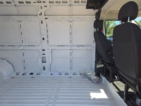 Used 2025 RAM ProMaster 2500 w/ Convenience Group image 13