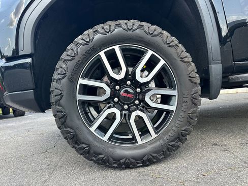 Used 2024 GMC Sierra 1500 AT4 w/ AT4 Premium Package AWD/4WD image 12