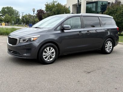 Used 2017 Kia Sedona LX w/ LX Essentials Premium Package