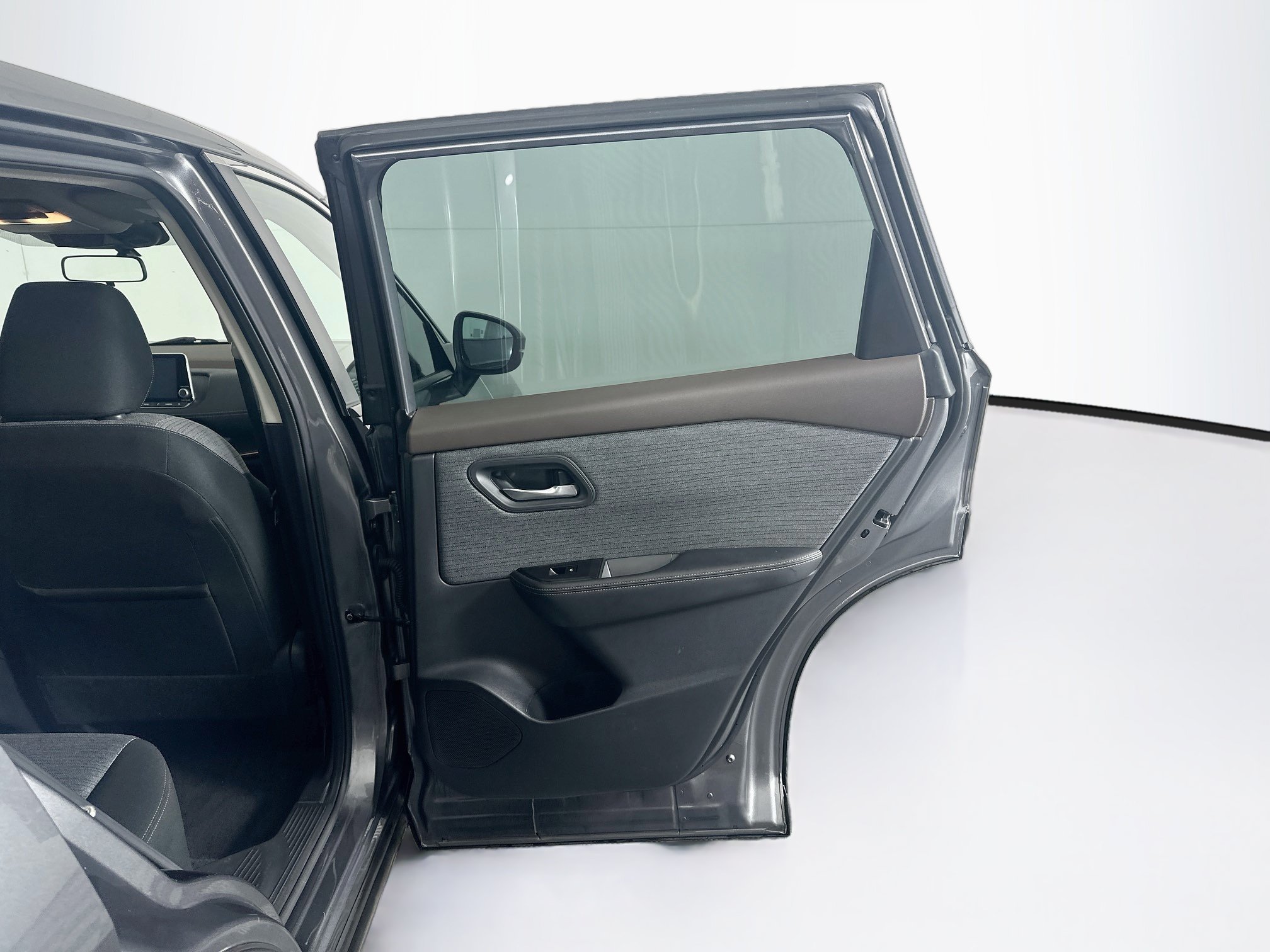 Used 2023 Nissan Rogue SV FWD image 30