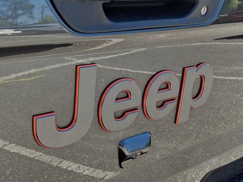 Used 2020 Jeep Gladiator Mojave AWD/4WD image 36