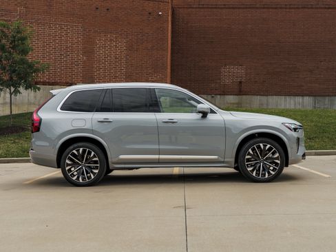 Used 2026 Volvo XC90 B6 Plus AWD/4WD image 3
