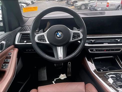 Used 2025 BMW X5 xDrive40i w/ M Sport Package AWD/4WD image 7