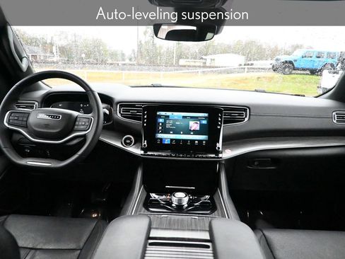 Used 2024 Jeep Wagoneer Series III image 19