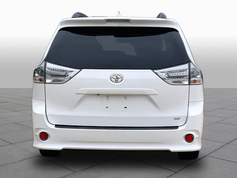 Used 2020 Toyota Sienna SE FWD image 5