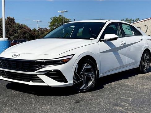 New 2025 Hyundai Elantra Limited image 2
