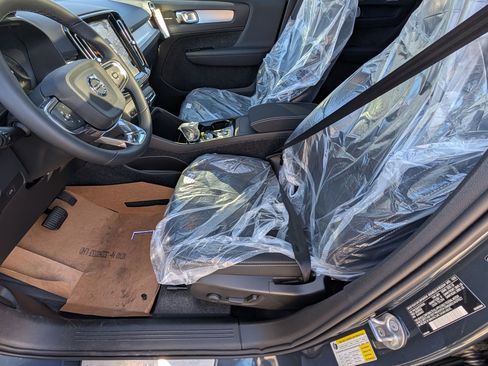 New 2026 Volvo XC40 B5 Ultra w/ Protection Package Premier image 10