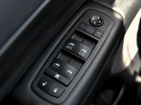 Used 2022 Jeep Grand Cherokee Laredo X AWD/4WD image 36