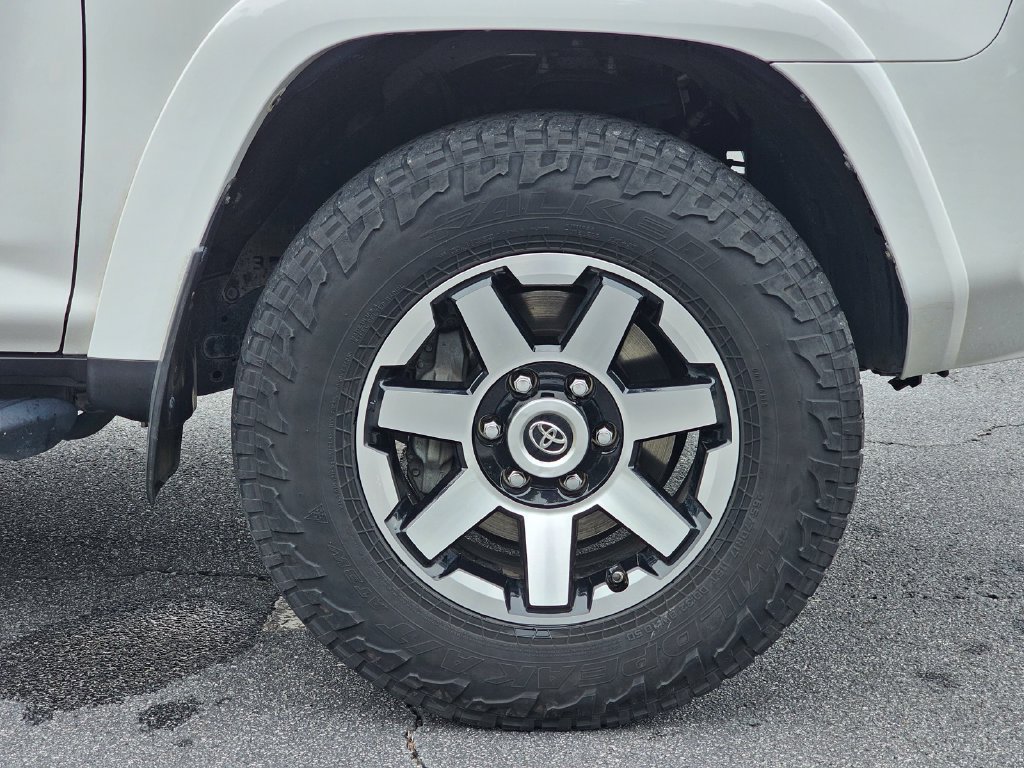Used 2020 Toyota 4Runner TRD Off-Road AWD/4WD image 13