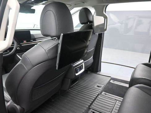 Certified 2025 Kia Carnival SX Prestige FWD image 18