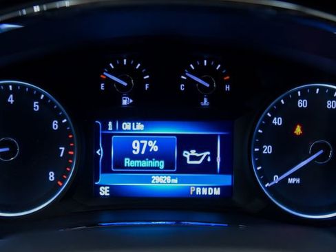 Used 2022 Buick Encore Preferred AWD/4WD image 19