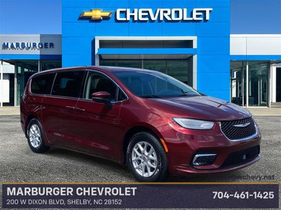 Used 2023 Chrysler Pacifica Touring-L