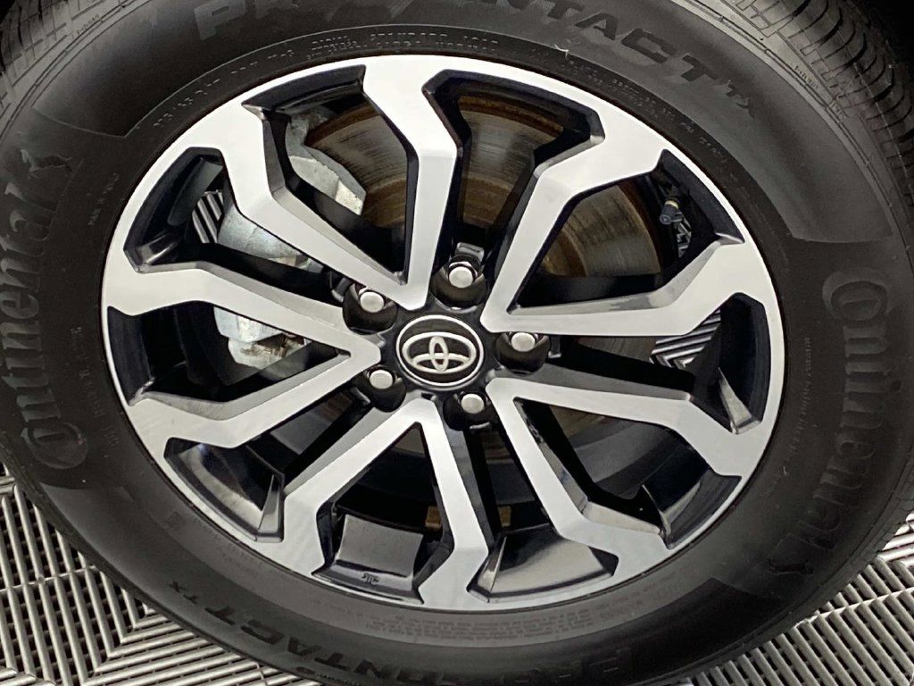 Used 2023 Toyota Corolla Cross AWD Hybrid w/ Moonroof Package image 28